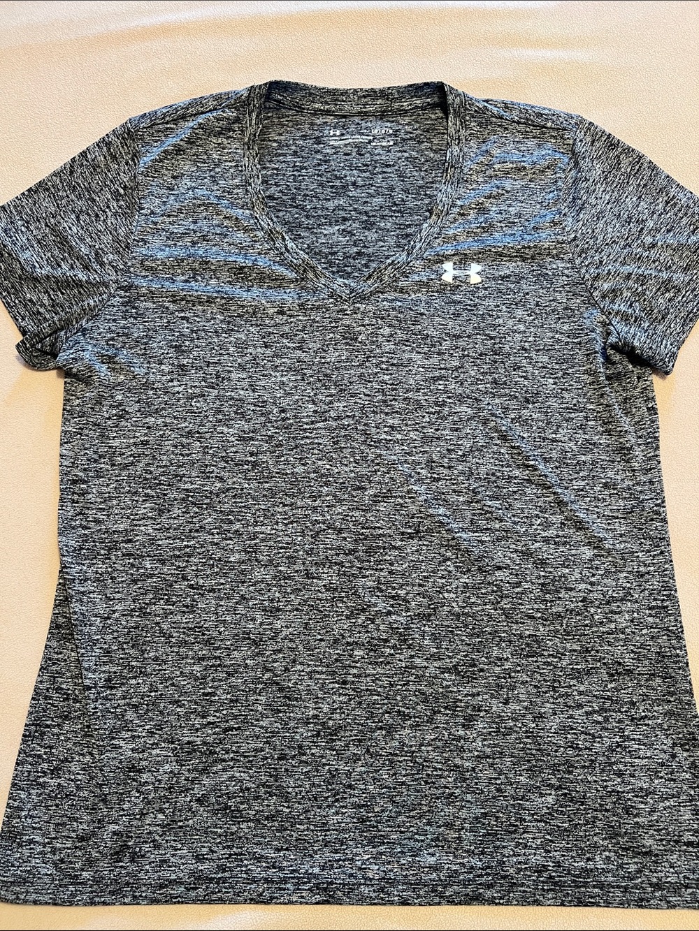 Under Armour Women's Black Heather V-Neck Performance Tee L